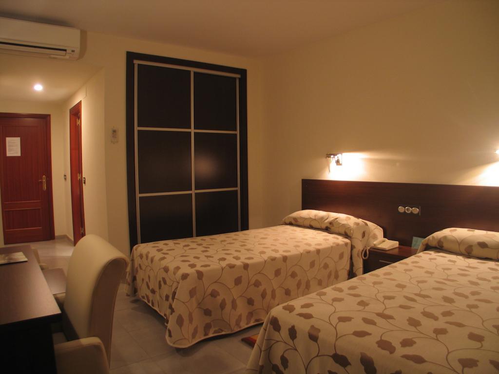 Hotel San Cristobal Coria Pokój zdjęcie